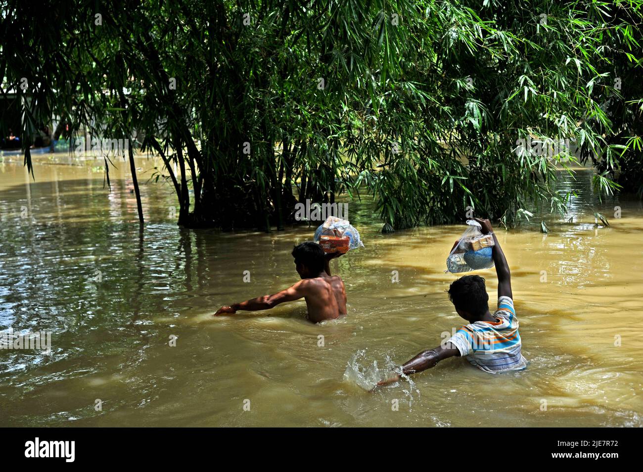 Sylhet, Mexico City, Bangladesh. 25th June, 2022. June 25, 2022, Sylhet, Bangladesh: Rural people receive the Relief on raf by the flood in the Badeswar area, The flood situation in some parts of Sylhet has worsened, with high water levels in the Kushiara River rising in the past 48 hours. According to the local office of the Bangladesh Water Development Board, the Kushiara was flowing above the danger level at various points. on June 25, 2022 in Sylhet, Bangladesh. (Credit Image: © Md Rafayat Haque Khan/eyepix via ZUMA Press Wire) Stock Photo