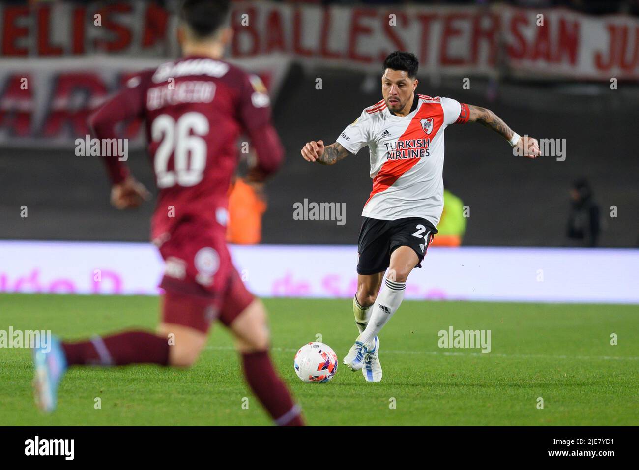 Buenos Aires, Argentina. 25th June, 2022. Enzo Perez of River Plate controls the ball during a match between River Plate and Lanus as part of Liga Profesional 2022 at Antonio Vespucio Liberti Stadium. Final Score: River Plate 2 - 1 Lanus Credit: SOPA Images Limited/Alamy Live News Stock Photo