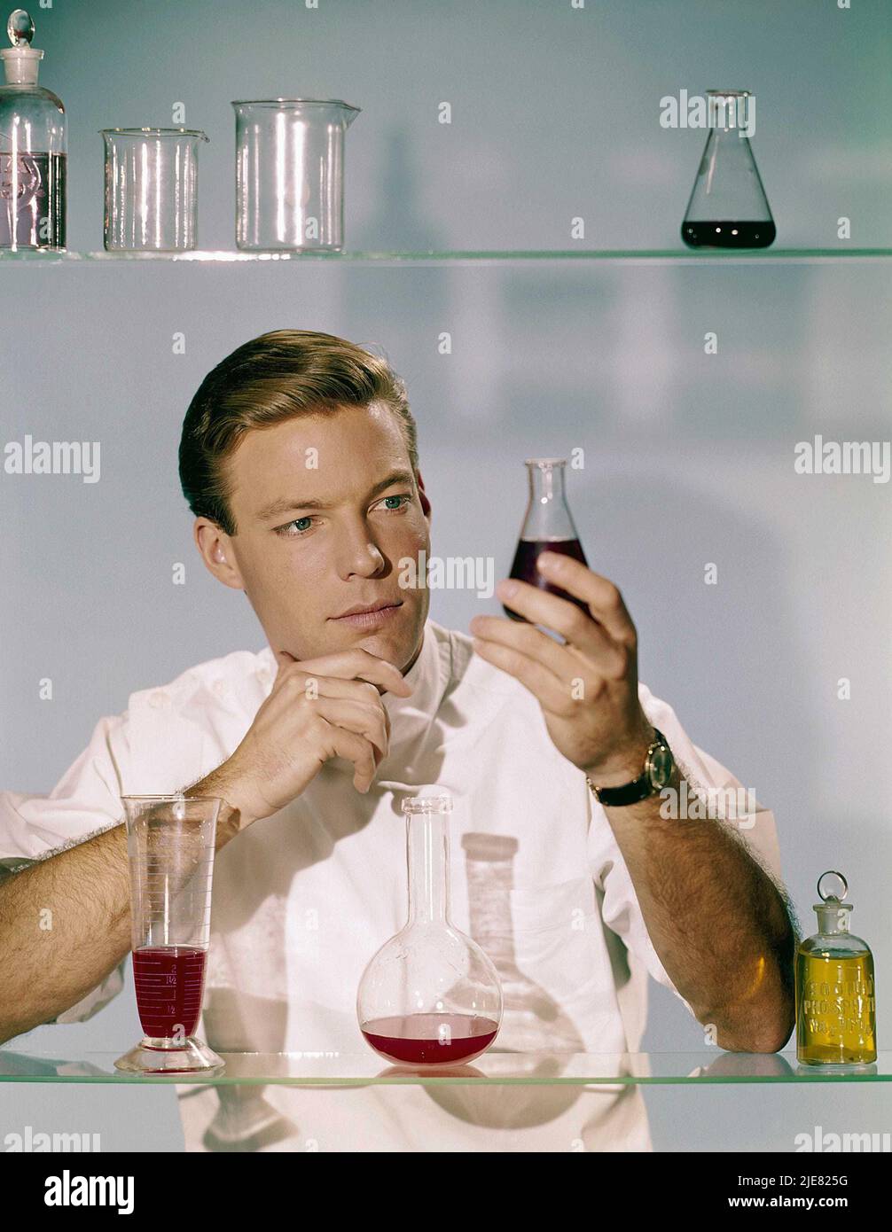 RICHARD CHAMBERLAIN in DR. KILDARE (1961), directed by ELLIOT SILVERSTEIN, JUD TAYLOR, JOHN BRAHM, ALF KJELLIN and JOHN NEWLAND. Credit: MGM TELEVISION / Album Stock Photo