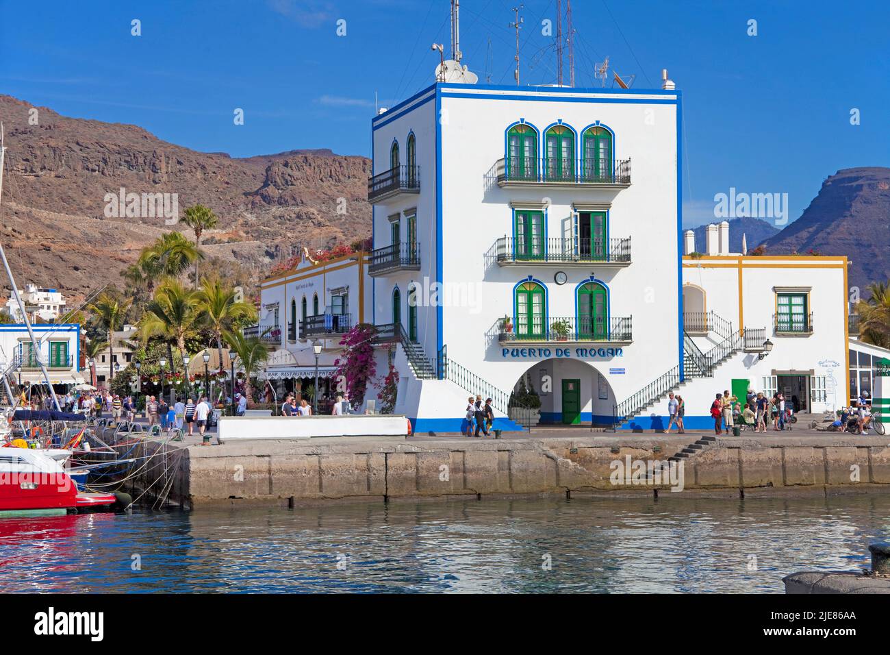 Islands boats hi-res stock photography and images - Alamy
