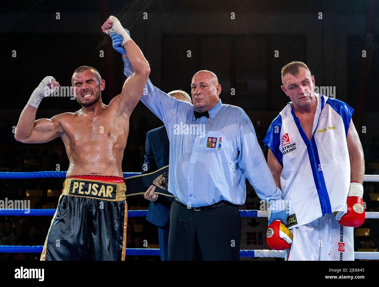 Professional boxers boxing full fights championship hires stock photography and images Alamy