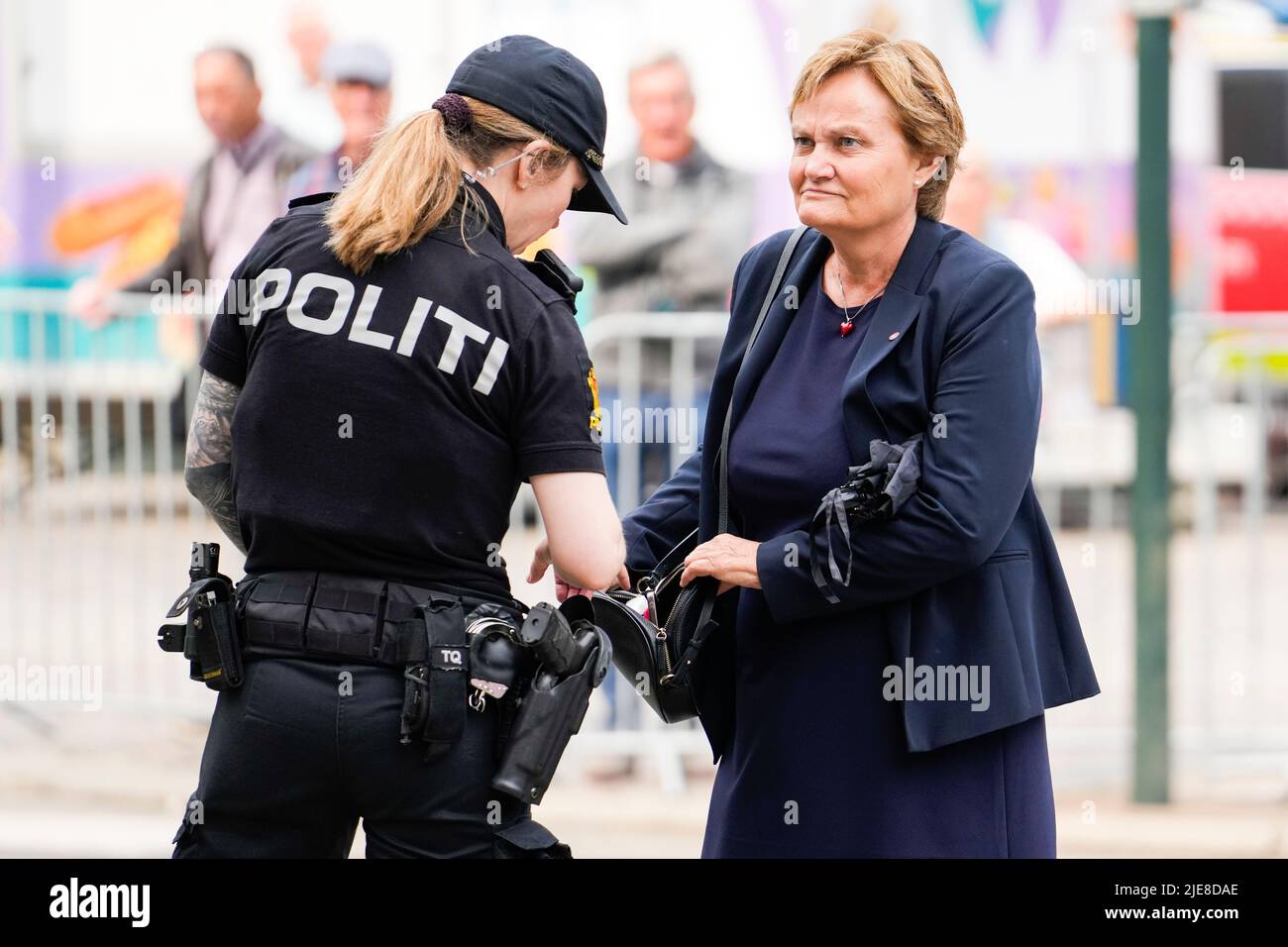 Oslo 20220626. The police check the bag of Storting representative Rigmor  Aasrud (Labor Party) when she arrives at the mourning service in Oslo  Cathedral after the attack in Oslo on Saturday night.