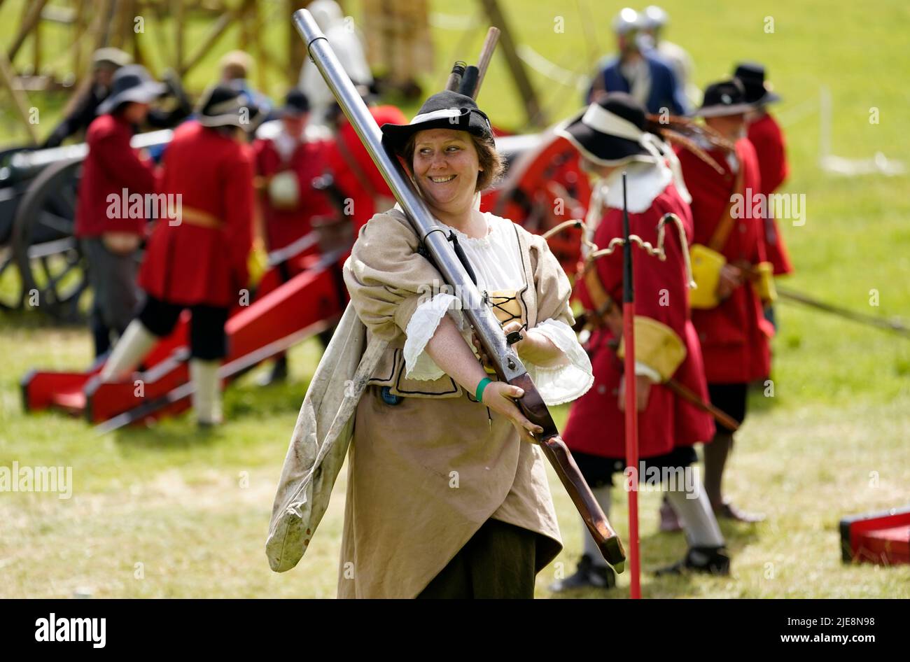 A member of the Wimborne Militia carries a rampart gun during the Chalke Valley History festival at Broad Chalke, Near Salisbury, Wiltshire. Picture date: Sunday June 26, 2022. Stock Photo