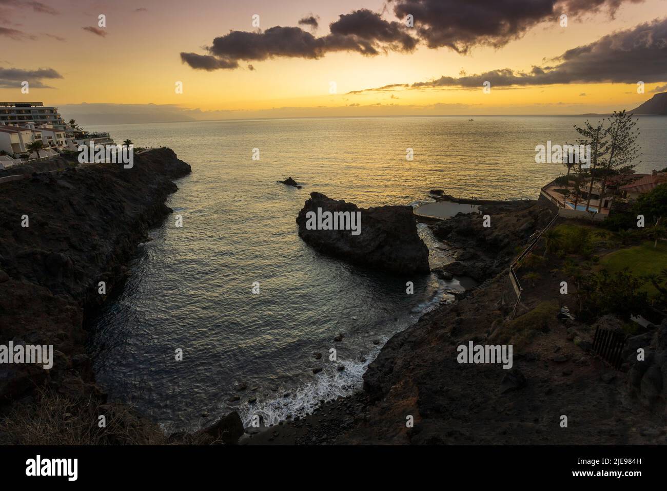 Red de acantilado hi-res stock photography and images - Alamy