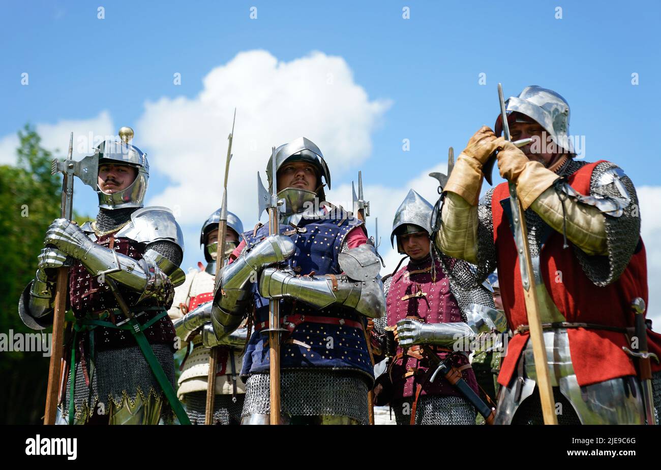 War of the Roses era re-enactors wait to enter the arena to give a demonstration during the Chalke Valley History festival at Broad Chalke, Near Salisbury, Wiltshire. Picture date: Sunday June 26, 2022. Stock Photo