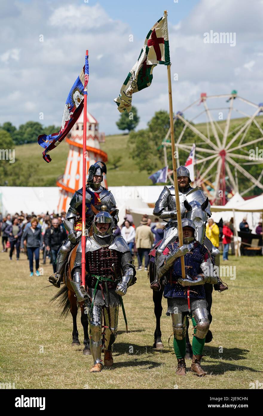 War of the Roses era re-enactors, including one playing the role of King Richard III, make their way to the arena to give a demonstration during the Chalke Valley History festival at Broad Chalke, Near Salisbury, Wiltshire. Picture date: Sunday June 26, 2022. Stock Photo