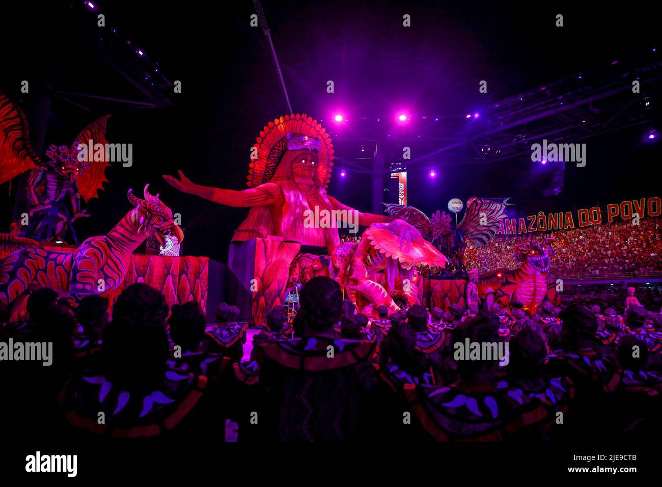 Parintins, Brazil. 26th June, 2022. AM - Parintins - 25/06/2022 - PARINTINS, AMAZONAS, FESTIVAL FOLCLORICO DE PARINTINS 2022 - Presentation of the Boi-Bumba Garantido (red bull) and Caprichoso during the second night of performances of the 55th Festival Folclorico de Parintins 2022 this Saturday (25) ). Photo: Suamy Beydoun/AGIF Photo: Suamy Beydoun/AGIF/Sipa USA Credit: Sipa USA/Alamy Live News Stock Photo