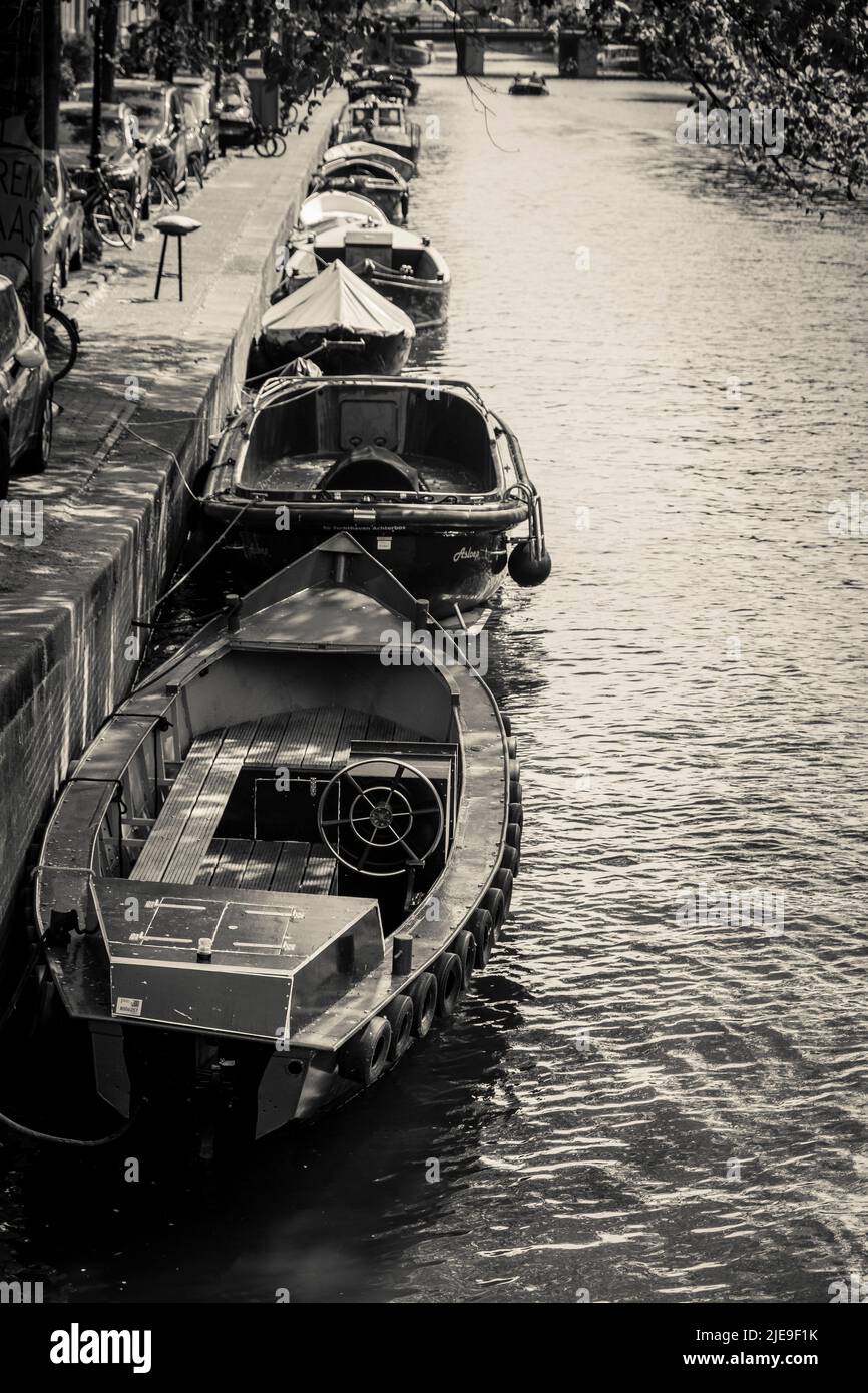 Canal amsterdam black white hi-res stock photography and images - Alamy