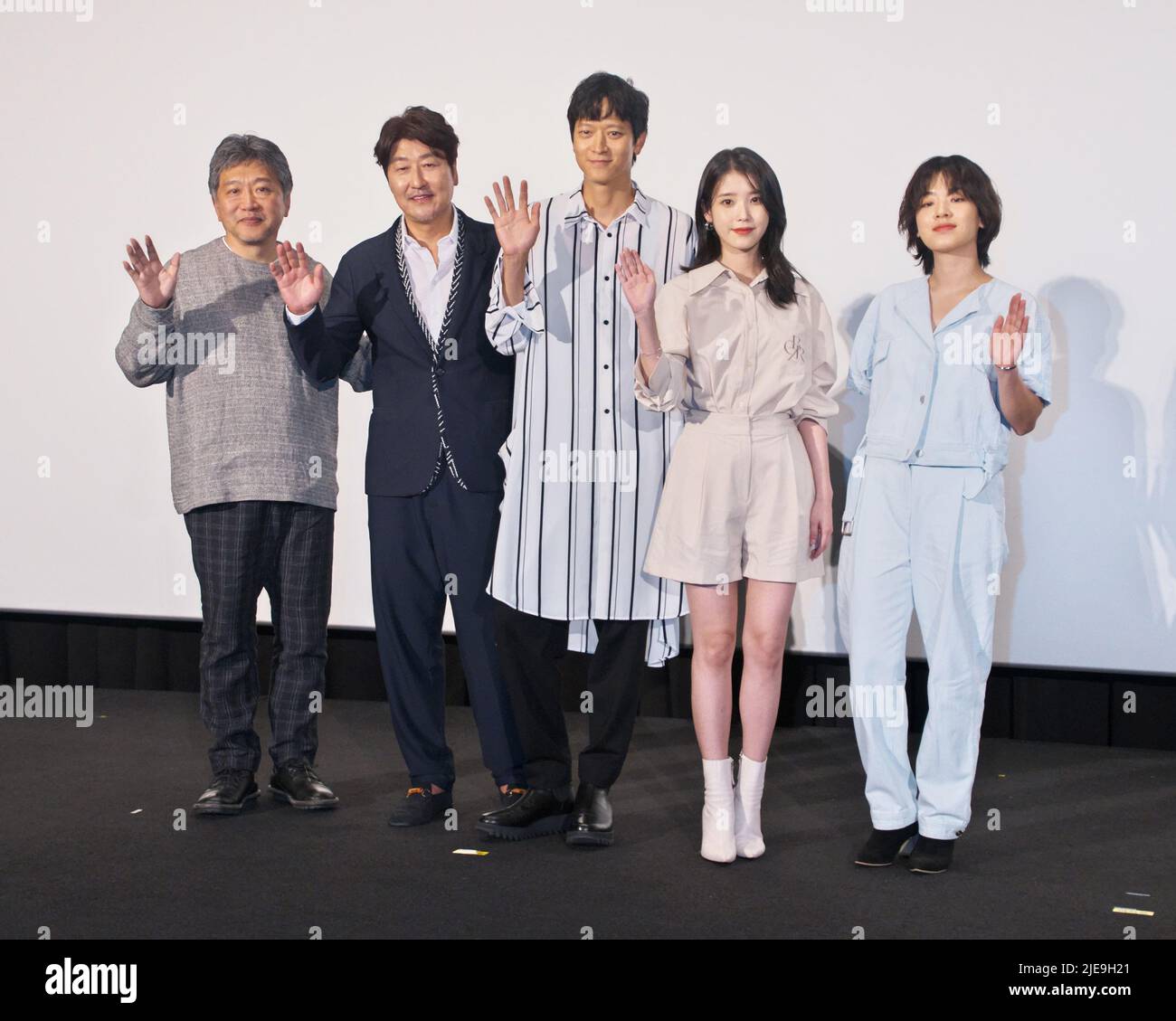 Tokyo, Japan. 26th June, 2022. (L-R) Director Hirokazu Kore-eda, Korean actors Song Kang-ho, Gang Dong-won, IU (Lee Ji-eun) and Lee Joo-young pose for camera during the stage greeting for the film 'Broker' in Tokyo, Japan on Sunday, June 26, 2022. Photo by Keizo Mori/UPI Credit: UPI/Alamy Live News Stock Photo