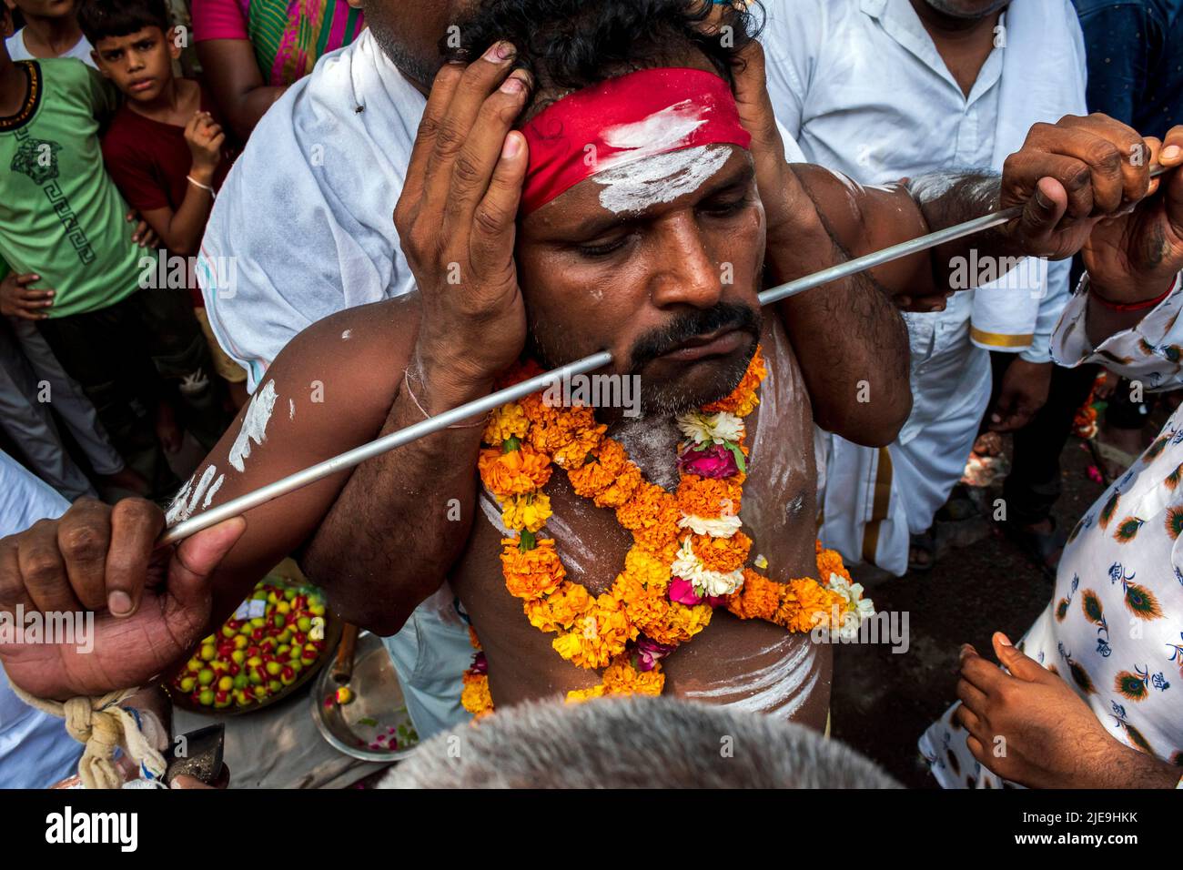 New Delhi, Delhi, India. 26th June, 2022. An Indian Hindu devotee has