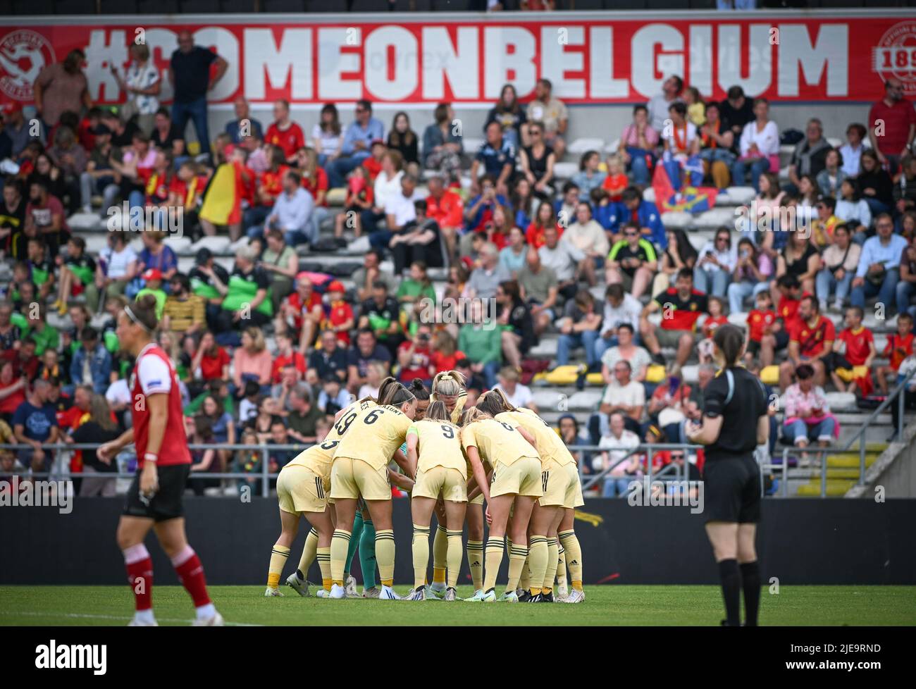 Belgian players getting together ahead of the second half of the
