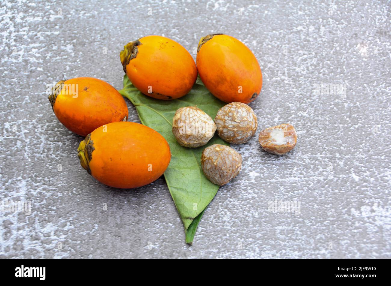 https://c8.alamy.com/comp/2JE9W10/betel-nut-with-betel-leaf-isolated-on-marble-background-food-concept-and-copy-space-2JE9W10.jpg