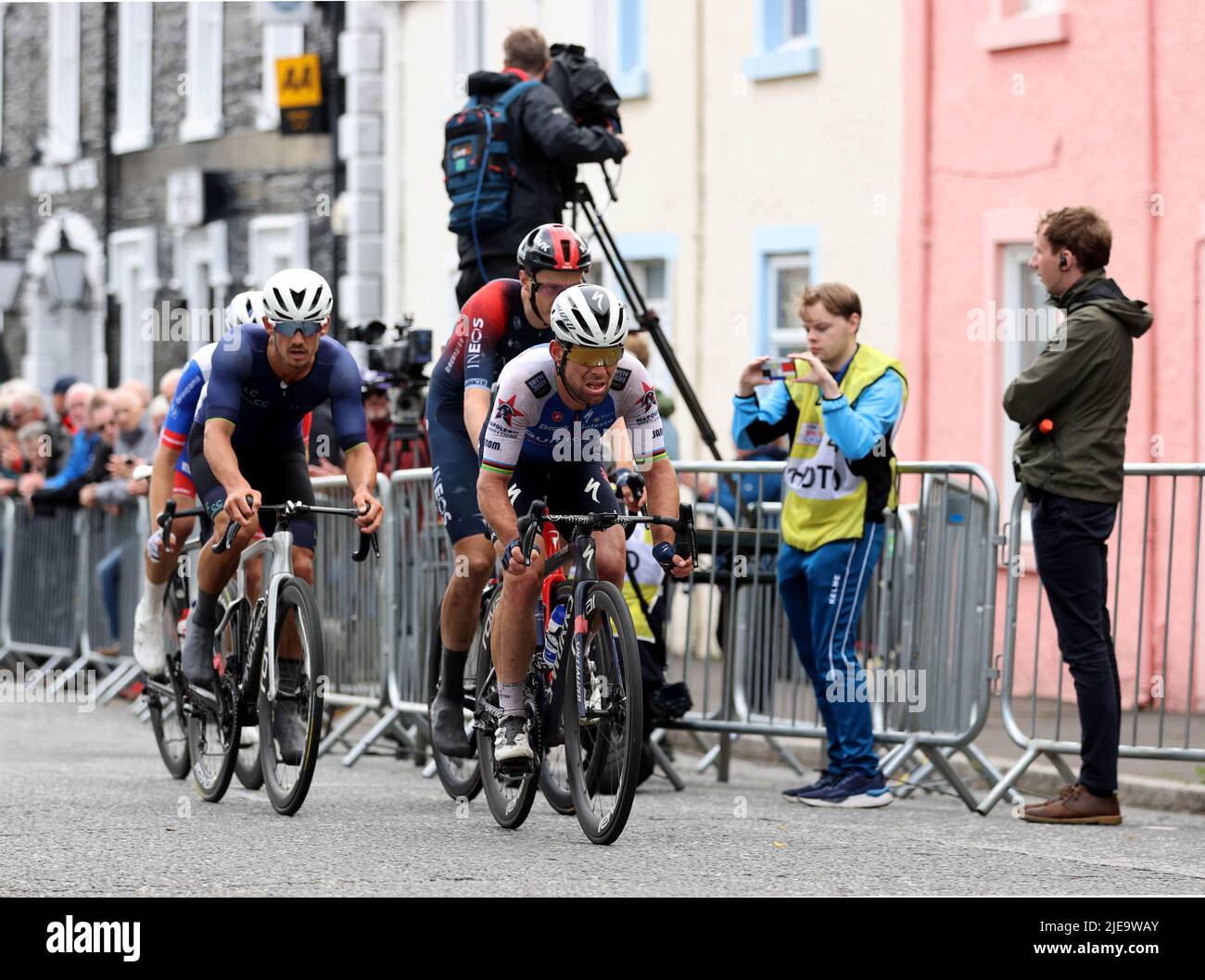 Mark Cavendish (right) leads the Men's Elite race as the peloton passes