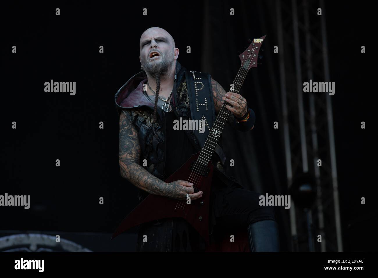 Oslo, Norway. 24th, June 2022. The Norwegian symphonic black metal band Dimmu Borgir performs a live concert during the Norwegian music festival Tons of Rock 2022 in Oslo. Here guitarist Silenoz is seen live on stage. (Photo credit: Gonzales Photo - Per-Otto Oppi). Stock Photo