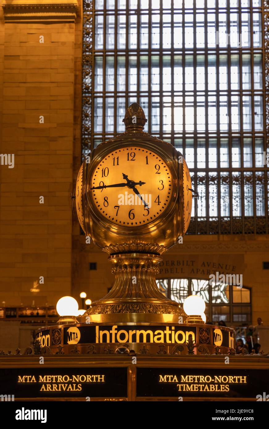 Iconic clock in Grand Central Station in New York Stock Photo Alamy