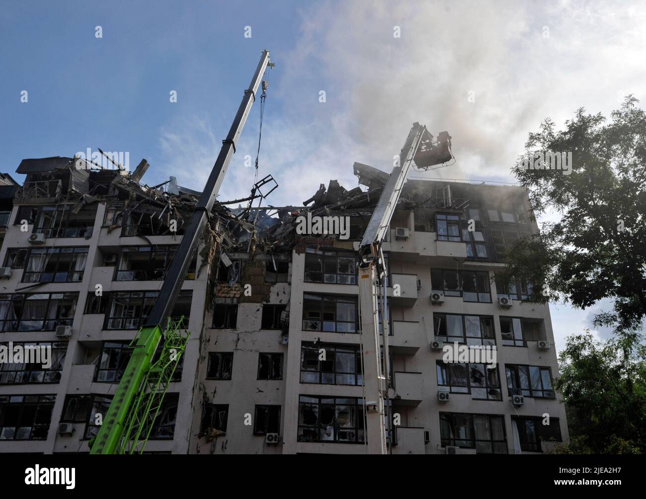 Destruction damaged exploding bombing war hi-res stock photography and ...