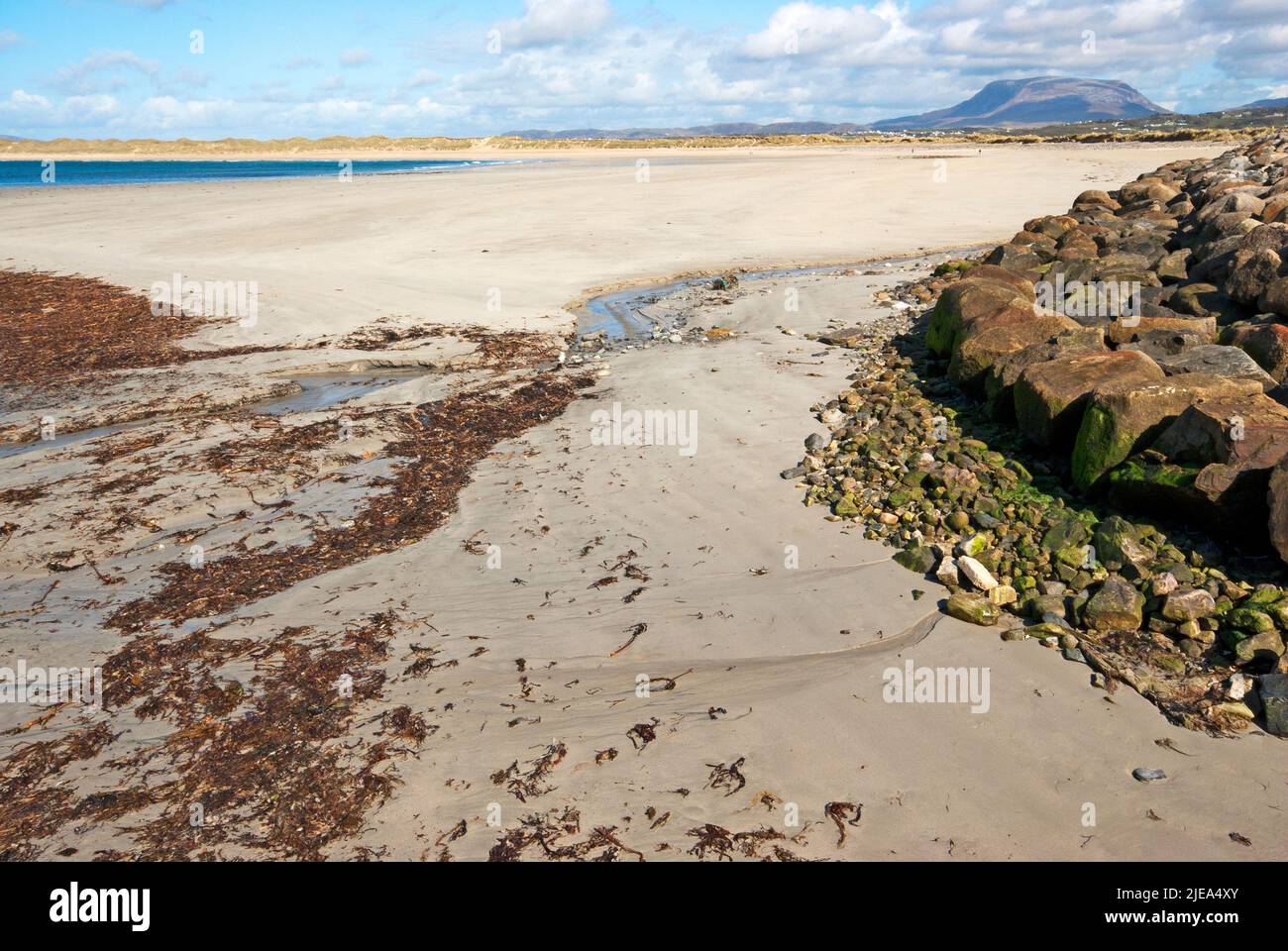 Magheroarty beach with low tide and Mount Muckish (Derryveagh  Mountains) in the background, County Donegal, Ireland Stock Photo