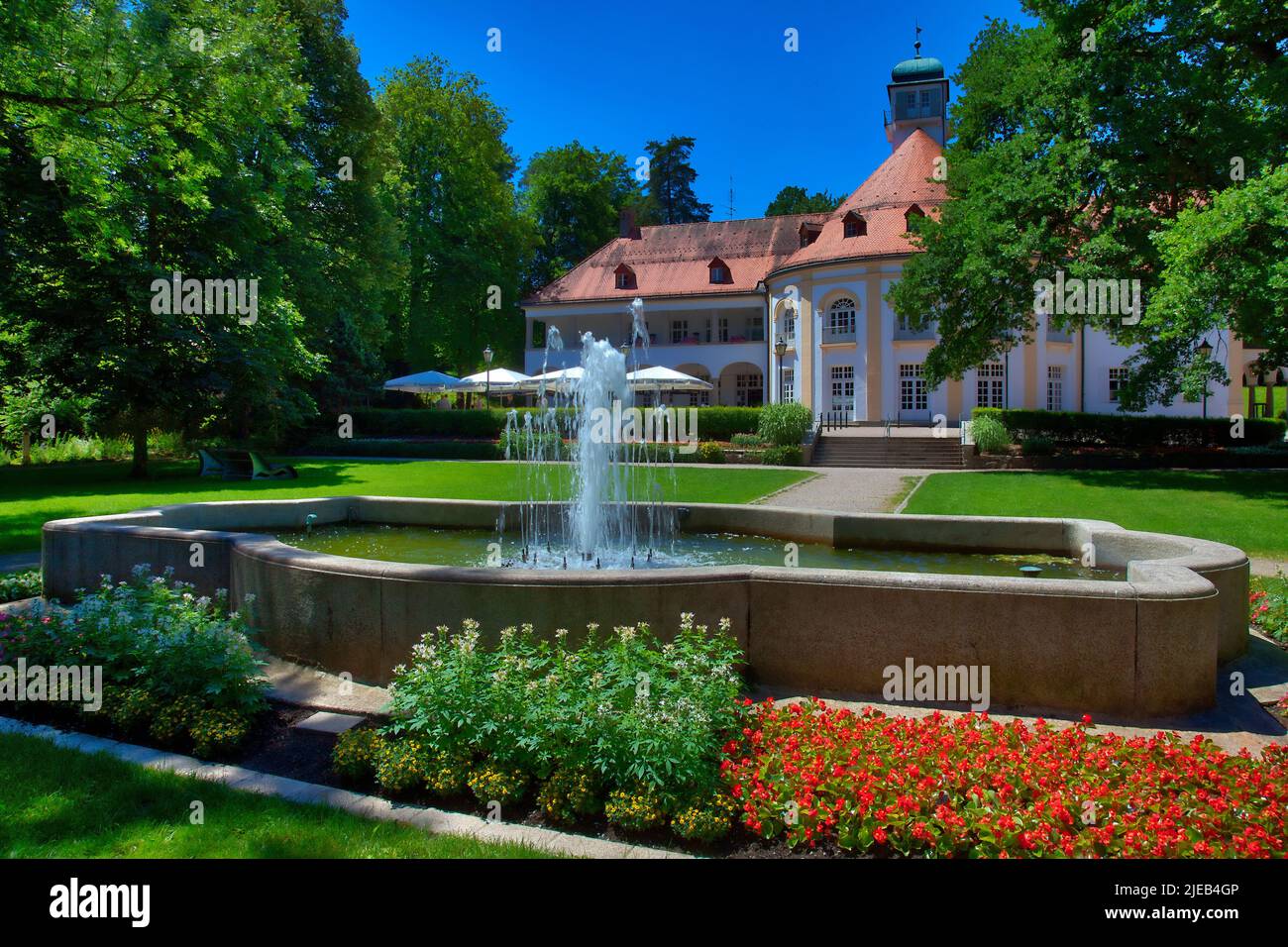 DE - BAVARIA: Kurpark (Spa Gardens) and Kurhaus (Spa) in Bad Toelz Stock Photo