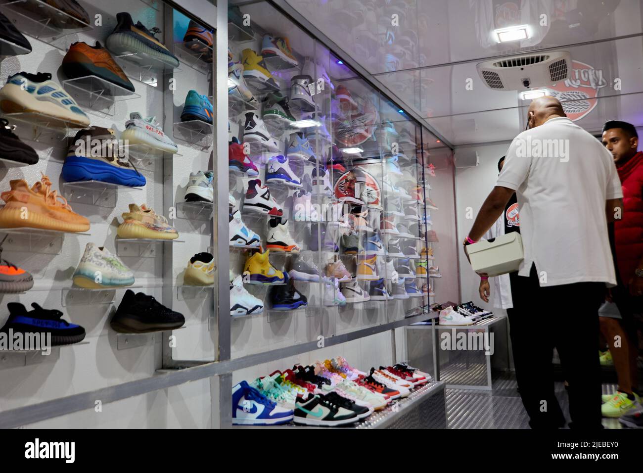 fotoğrafçılık Otomatik Büyük yanılsama adidas ayakkabı outlet mağazası  Düzenlemek için ikiz zıplama