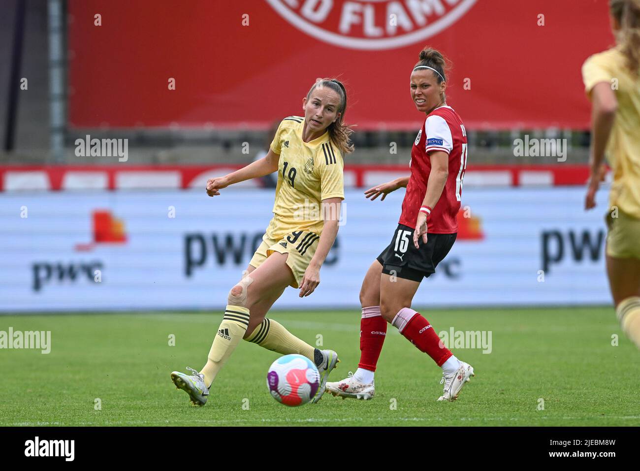 Belgium's Sari Kees and Austria's Nicole Billa pictured in action