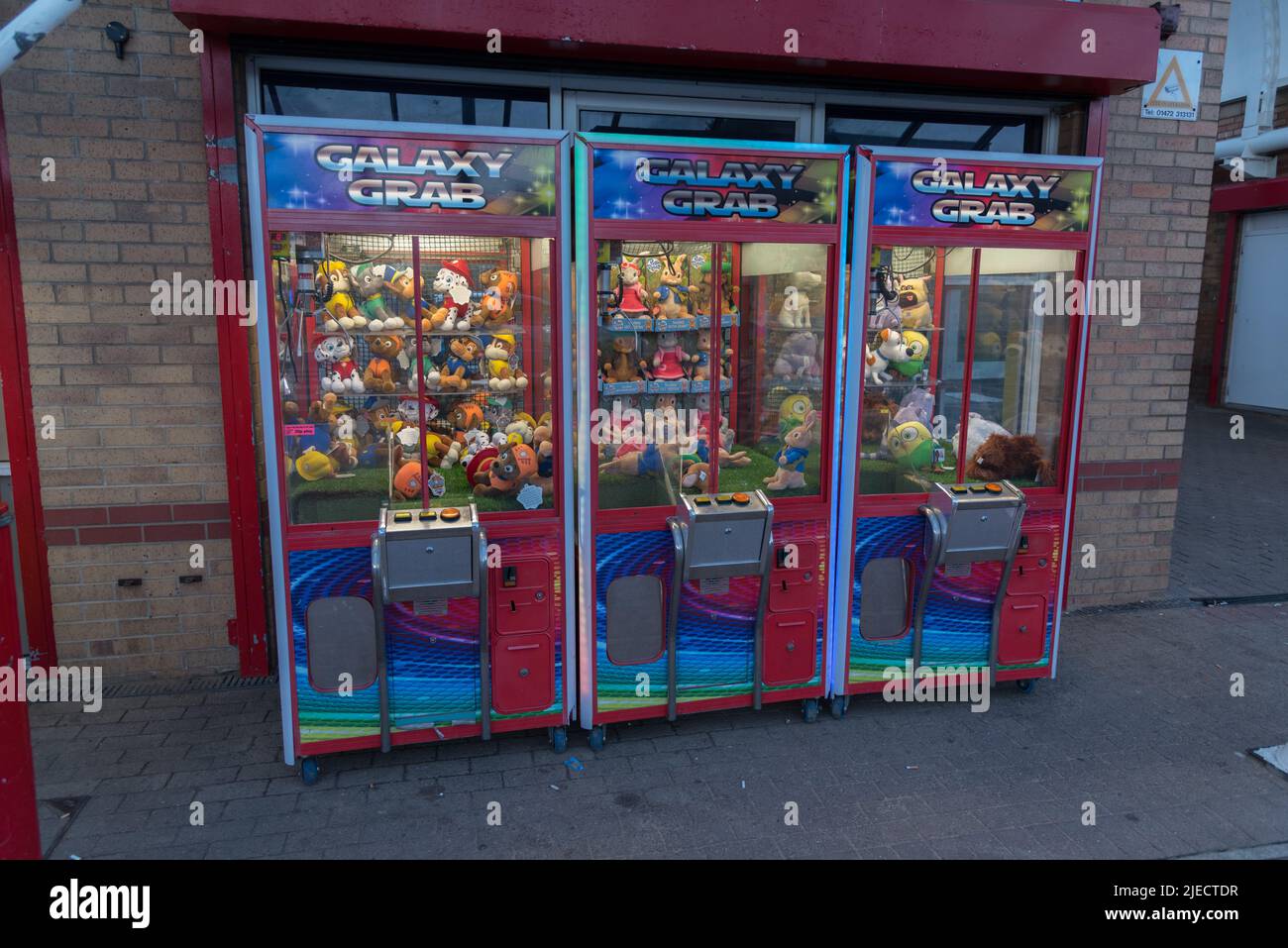 Amusement park grabbing machine Stock Photo - Alamy