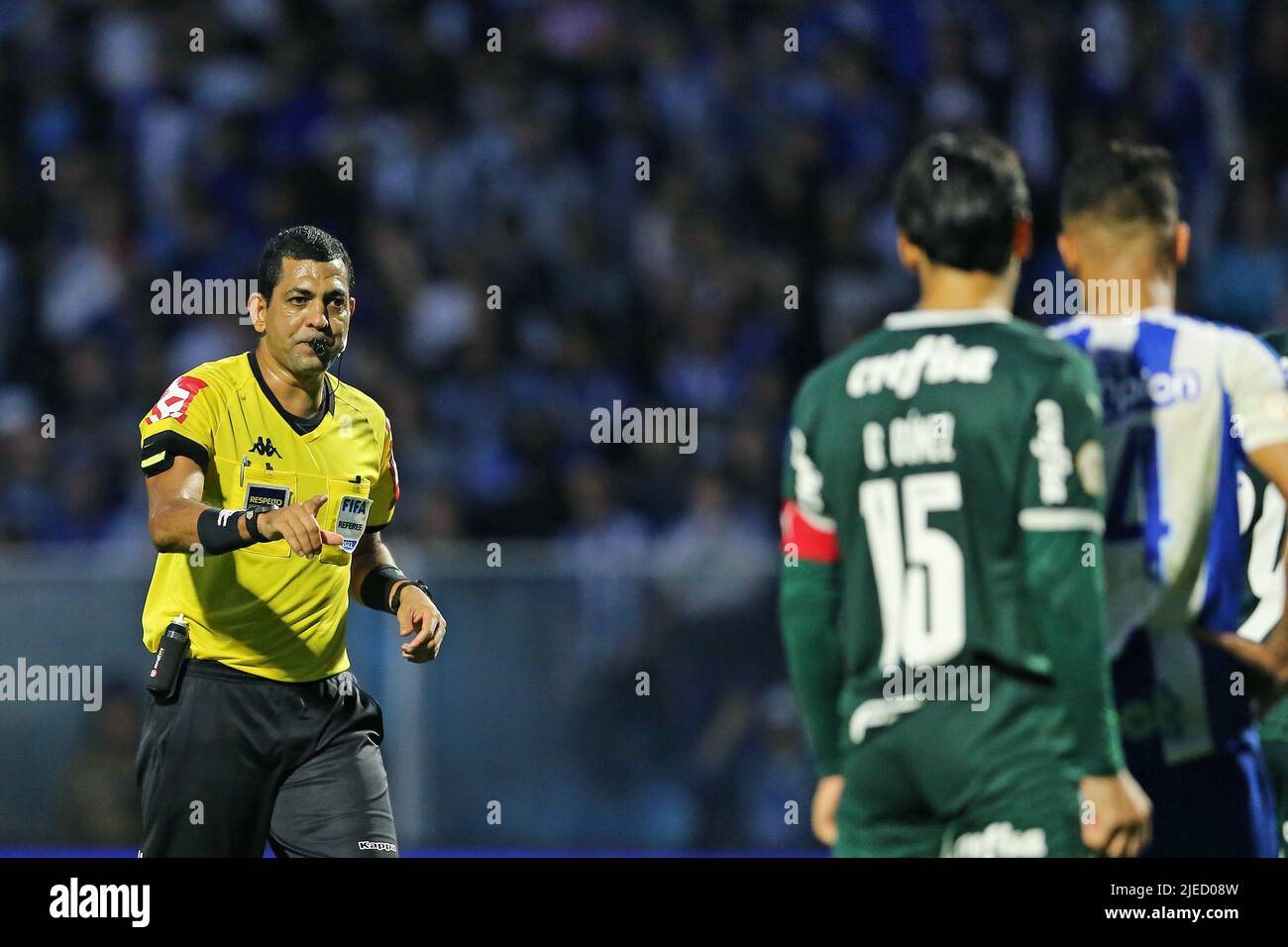 Florianopolis, Brazil. 26th June, 2022. Referee Wagner do Nascimento Magalhaes, during the match between Avai and Palmeiras, for the 14th round of the Campeonato Brasileiro Serie A 2022, at Estadio da Ressacada this Sunday 26. (Heuler Andrey/SPP) Credit: SPP Sport Press Photo. /Alamy Live News Stock Photo