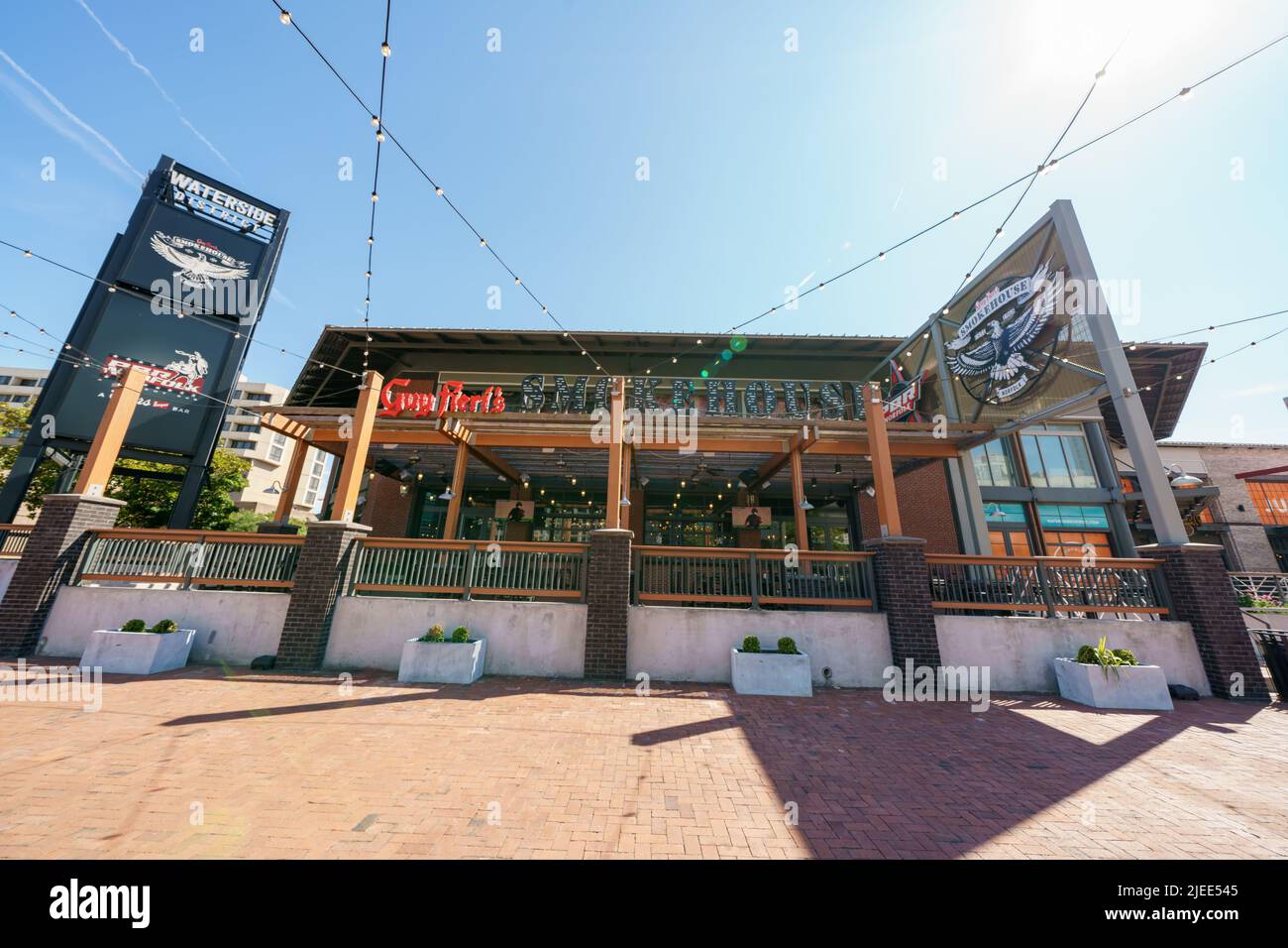 Guy fieris smokehouse hires stock photography and images Alamy