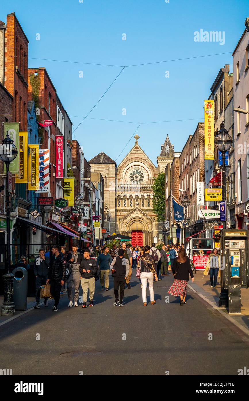 Dublin, Ireland - June 3, 2022: Everyday busy life of tourists and townspeople in Dublin, Ireland. Stock Photo