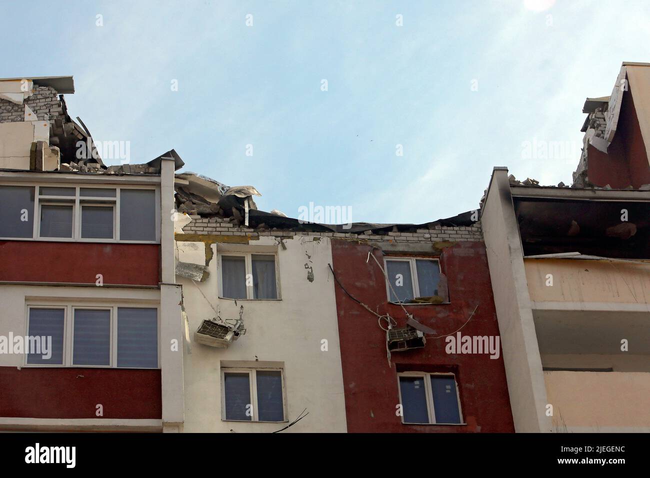 The roof of an apartment block shows damage caused by the shelling of a northern neighbourhood by Russian troops with a BM-30 Smerch multiple rocket launcher, Kharkiv, northeastern Ukraine, June 26, 2022. Photo by Vyacheslav Madiyevskyy/Ukrinform/ABACAPRESS.COM Stock Photo