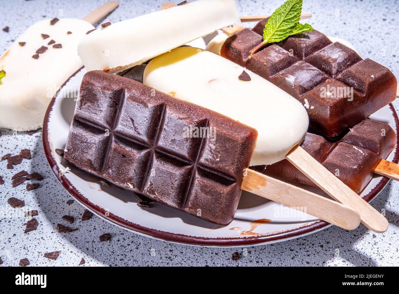 Chocolate and vanilla popsicles, Classic dark brown cocoa and milk