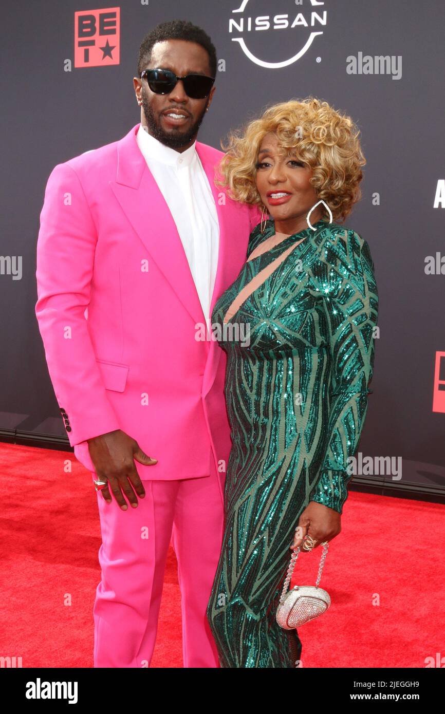 LOS ANGELES JUN 26 Sean Combs, mother Janice Combs at the 2022 BET