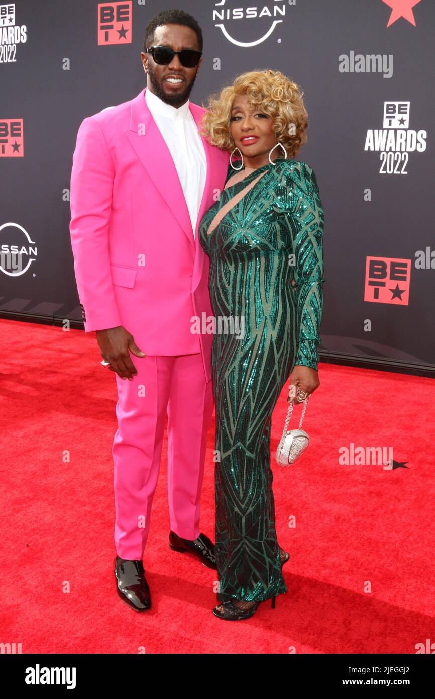 LOS ANGELES - JUN 26:  Sean Combs, mother Janice Combs at the 2022 BET Awards at Microsoft Theater on June 26, 2022 in Los Angeles, CA Stock Photo