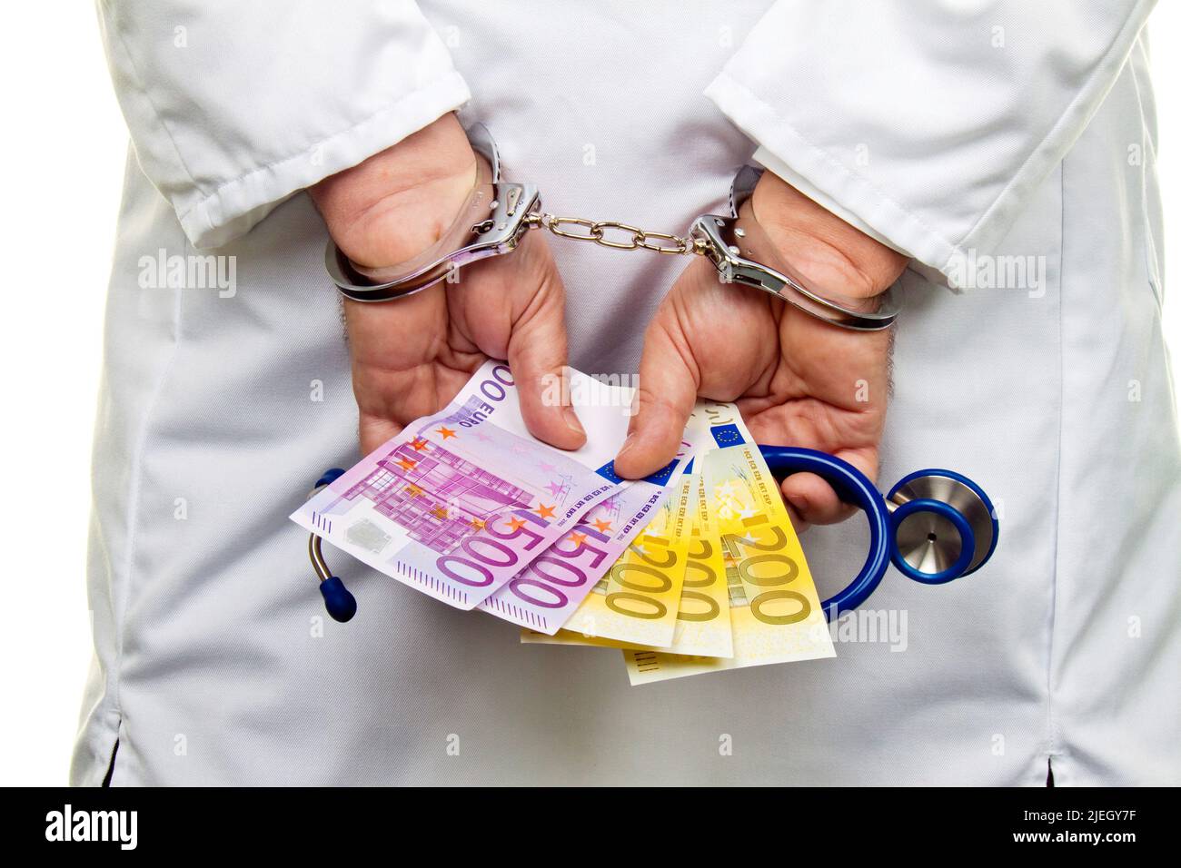 Ein Arzt mit Euro-Banknoten und Handschellen, Schwarzgeld, Steuerhinterziehung, Korruption, Drogengeld, Stock Photo