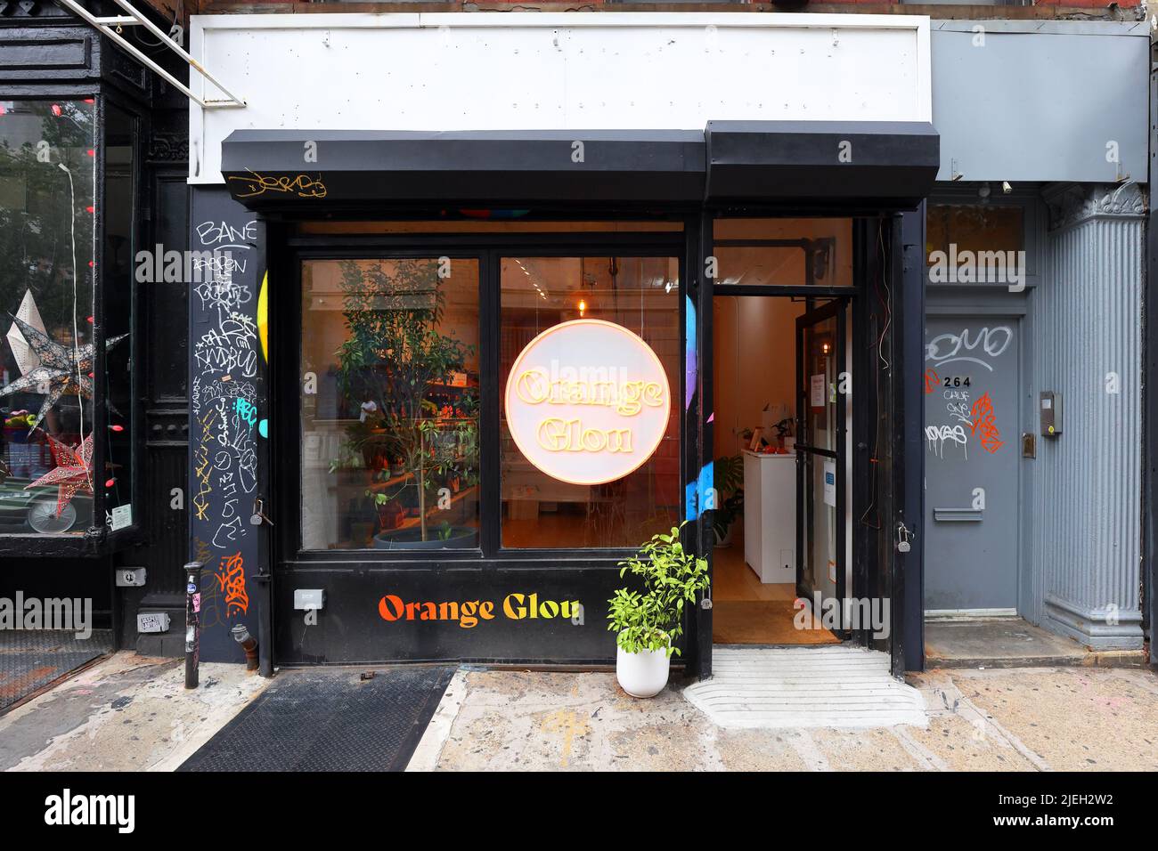 Orange Glou, 264 Broome St, New York, NY. exterior storefront of a natural wine, orange wine store in the Lower East Side in Manhattan. Stock Photo