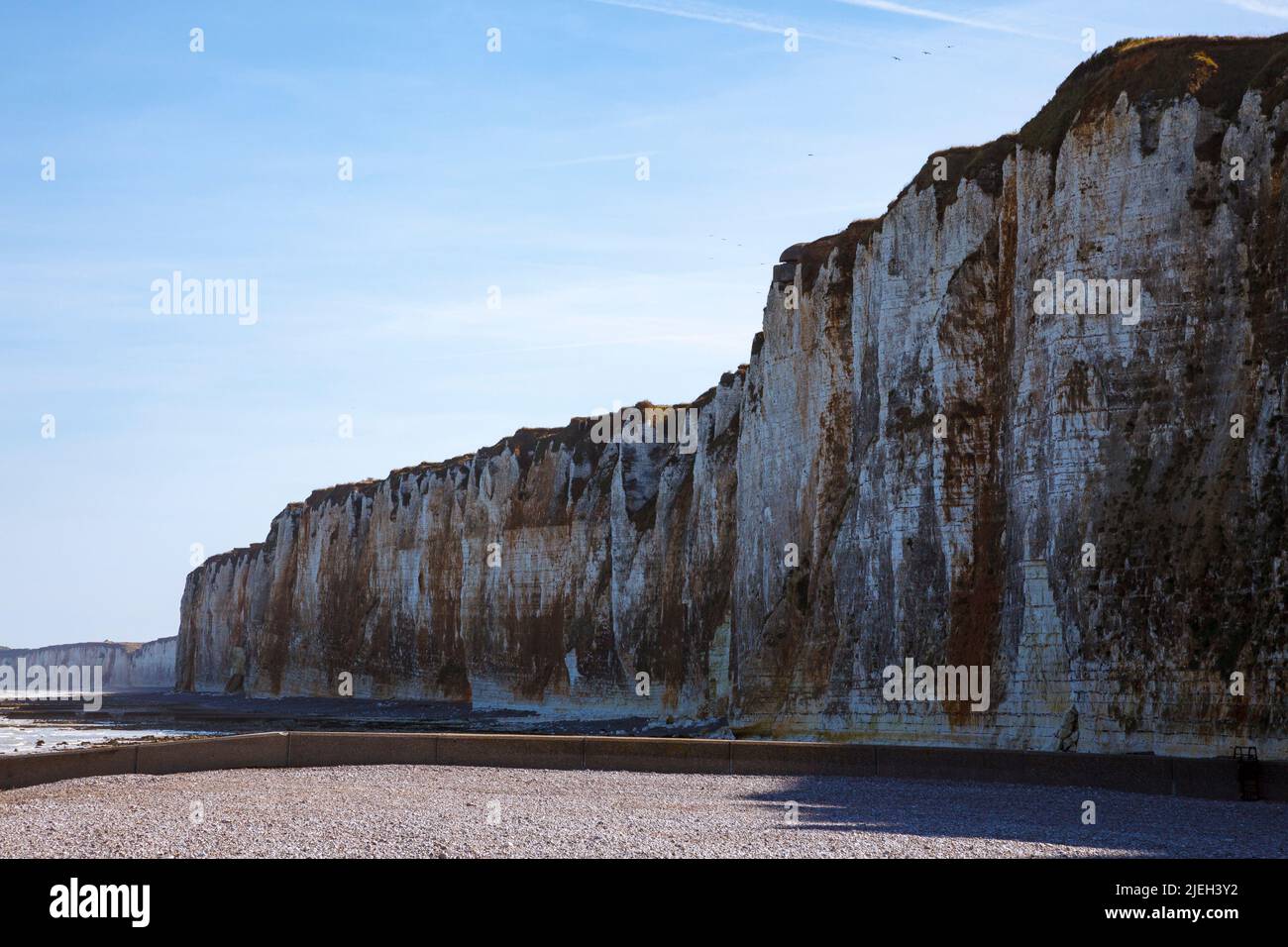 Pebble beach with cliffs at Saint-Valery-en-Caux, Normandië, France ...