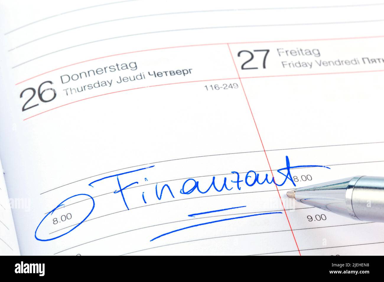 Ein Termin ist in einem Kalender eingetragen: Finanzamt Stock Photo