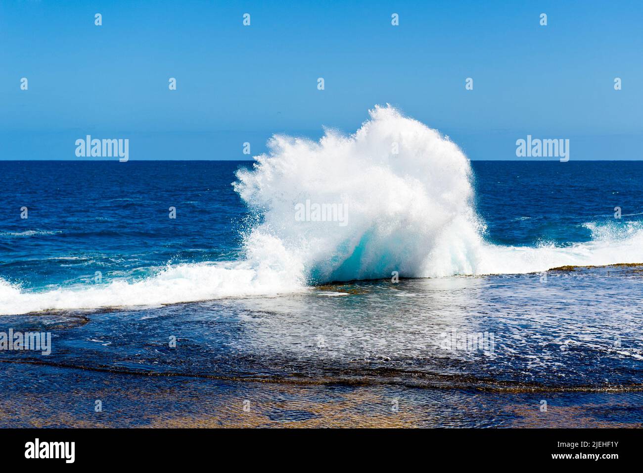 Küstenlinie bei Carnarvon Westaustralien, Brandungswellen, Stock Photo