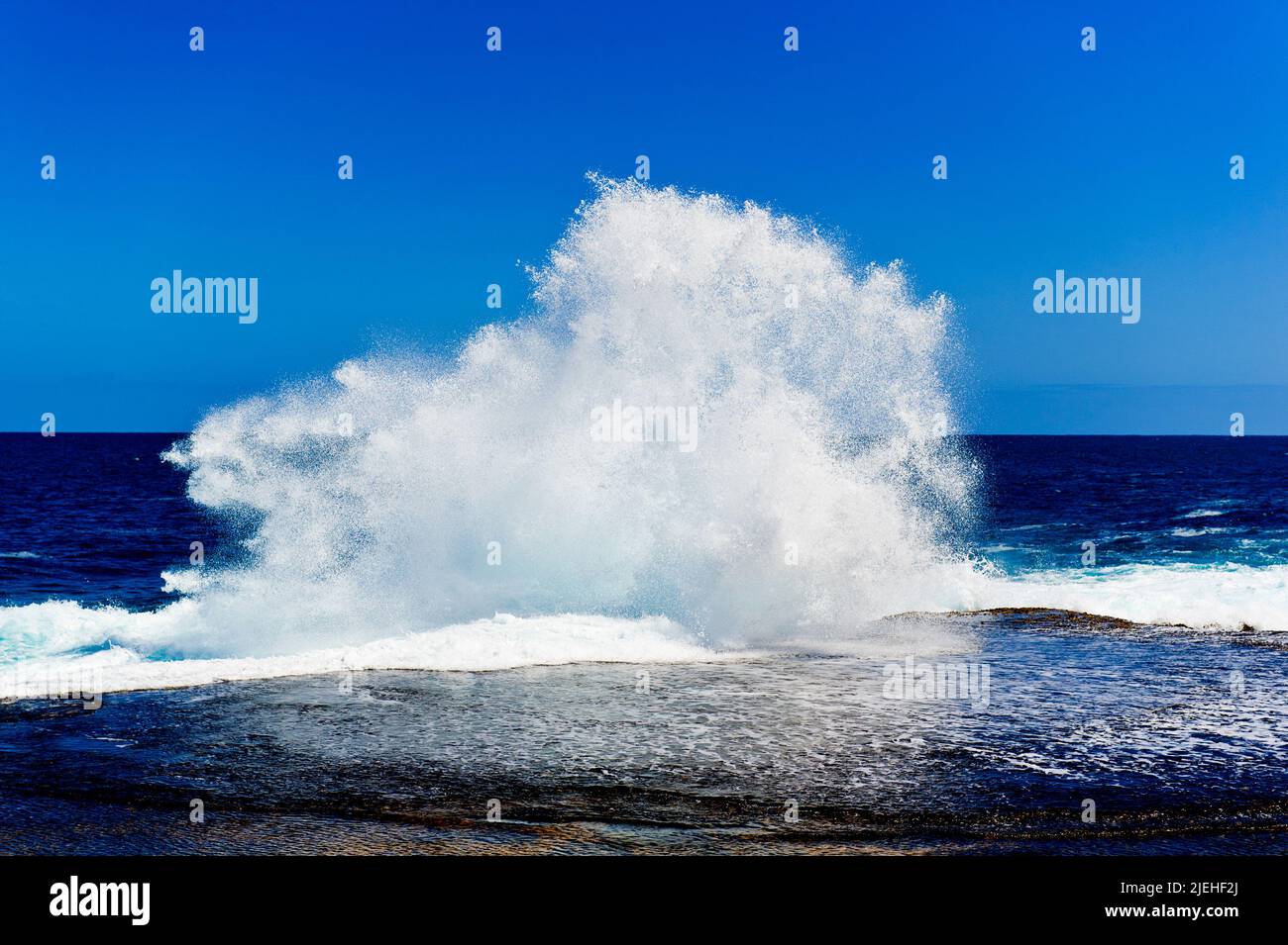 Küstenlinie bei Carnarvon Westaustralien, Brandungswellen, Stock Photo