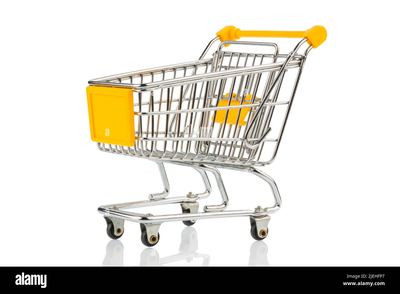 Ein leerer Einkaufswagen auf weissem Hintergrund. Symbolfoto für Einkaufen, Shoppen, Online-Shopping, Stock Photo