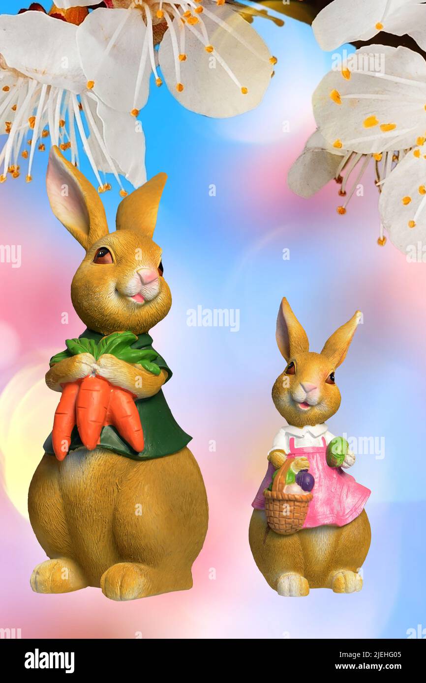 Ostern, Osterhase, Osterhasen, zwei, Figur, Figuren, Symbolbild, Männchen, Weibchen, Paar, weisser Hintergrund, Osterfest, Hase, Häsin, Brauchtum, Dek Stock Photo