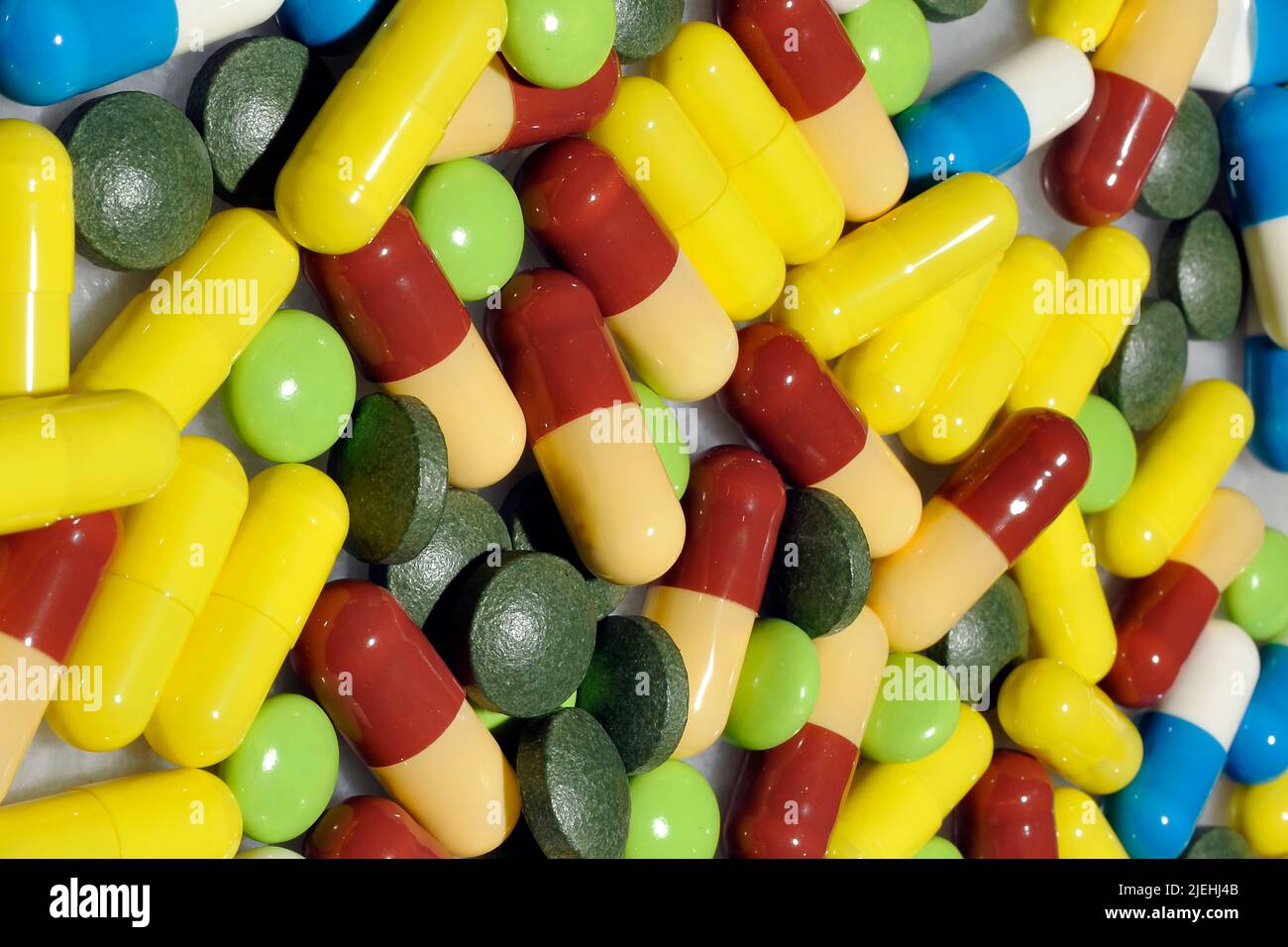 Bunte Tabletten, Pillen und Kapseln, Medikamentensucht, Stock Photo