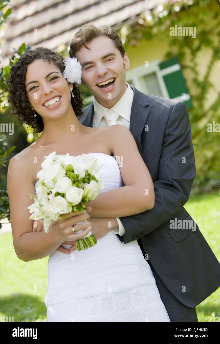 Verliebtes Brautpaar, 35, 40, Jahre, Mann, Frau, weisses Brautkleid, Anzugträger, Braut, Bräutigam, Stock Photo