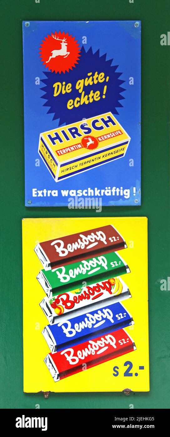 Altes Reklameschild, Blechschild, Emailleschild, Bensdorp, Hirsch, Süssigkeiten und Kernseife, Stock Photo