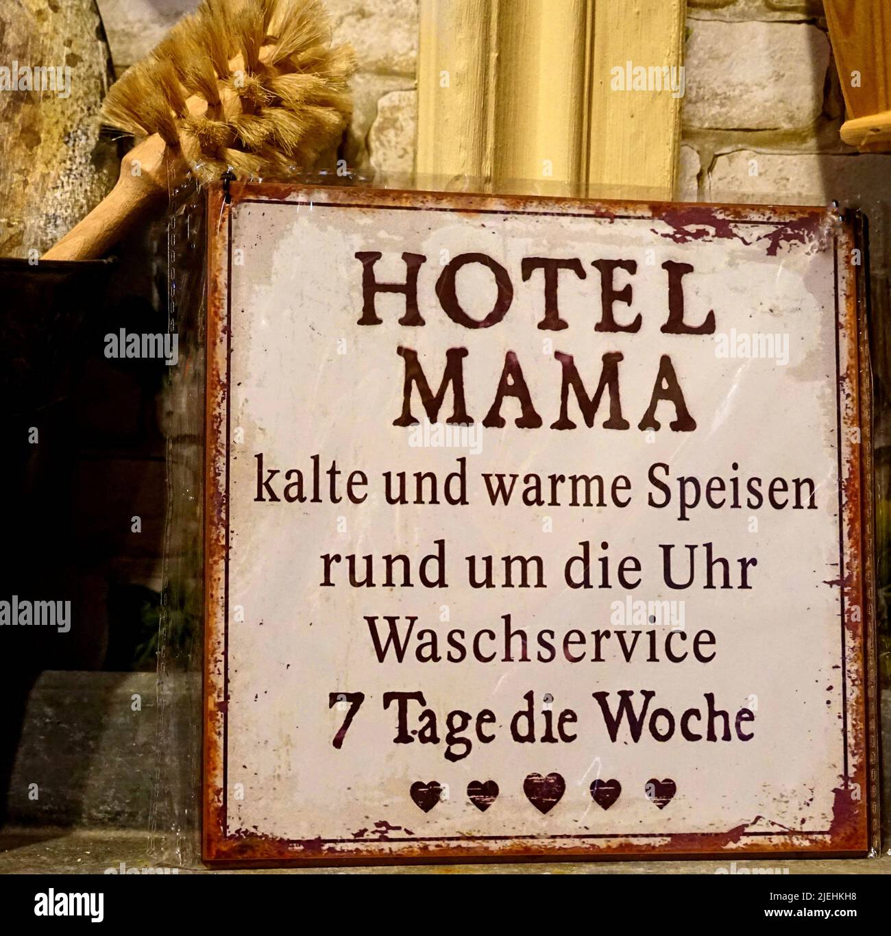 Altes Schild, Hinweisschild, Reklameschild, Nostalgie, nostalgisches, Hotel Mama, Stock Photo