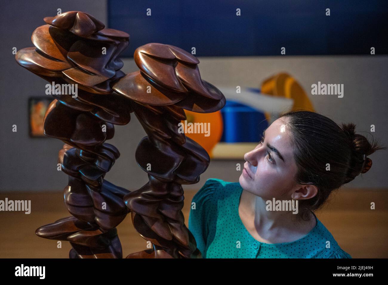 London, UK.  27 June 2022. A staff member views “Pair”, 2018, by Tony Cragg (Est. £80,000 - £120,000) at a preview of Post-War and Contemporary Art sale.  The auction will take place on 30 June at Bonhams New Bond Street galleries.  Credit: Stephen Chung / Alamy Live News Stock Photo