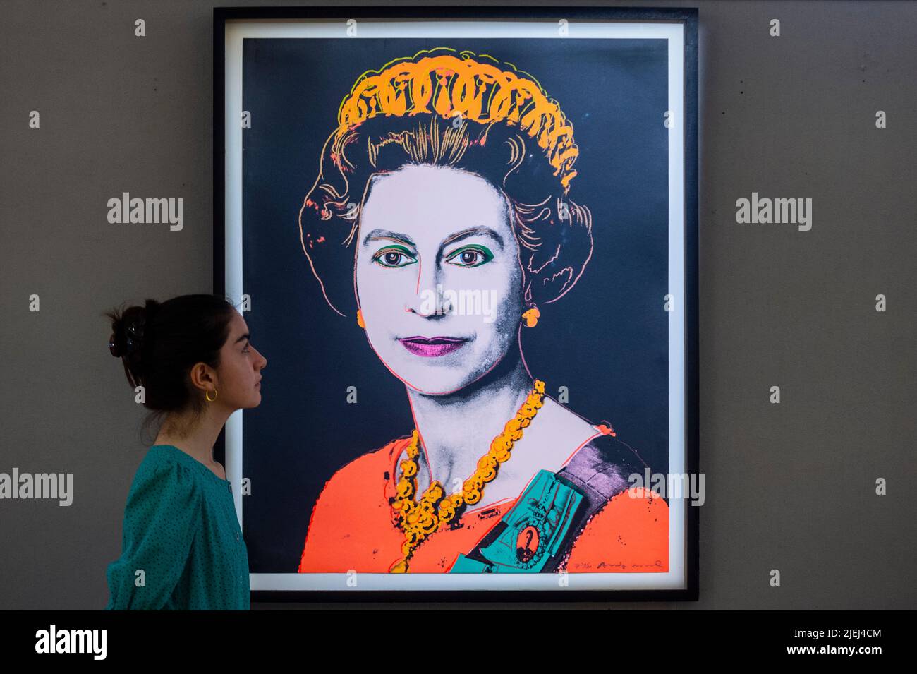 London, UK.  27 June 2022. A staff member views “Queen Elizabeth II”, 1985, from Reigning Queens, by Andy Warhol (Est. £120,000 - £180,000) at a preview of Bonhams’ Prints & Multiples sale.  The auction will take place on 29 June at Bonhams’ New Bond Street galleries.  Credit: Stephen Chung / Alamy Live News Stock Photo