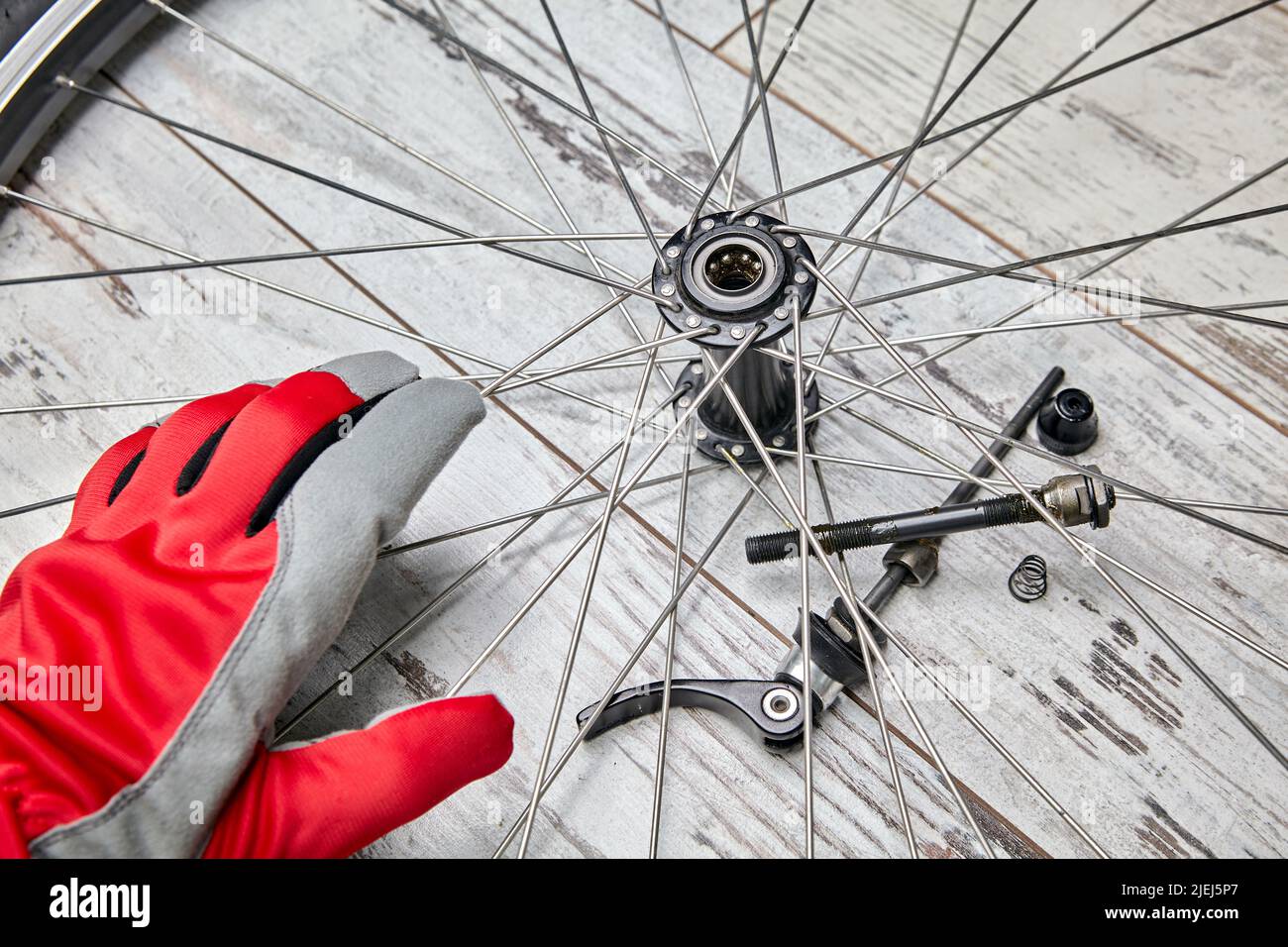 Bicycle repair disassembly and lubrication oil of bicycle wheel