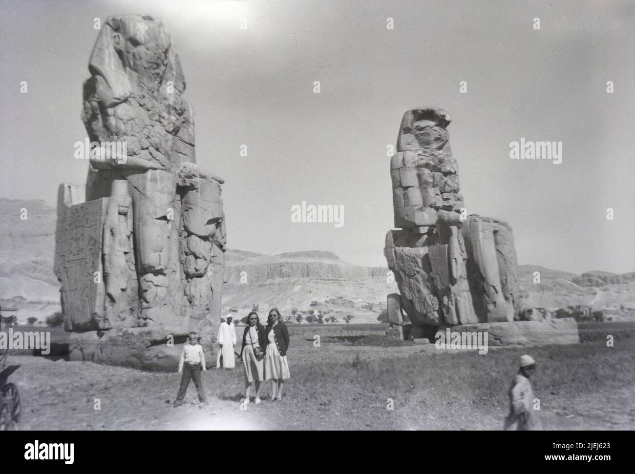 Egypt Luxor Upper Egypt Antiquities 1948 1940s B&W photos of Western tourists visiting historic sites Colossi of memnon, valley of kings Stock Photo