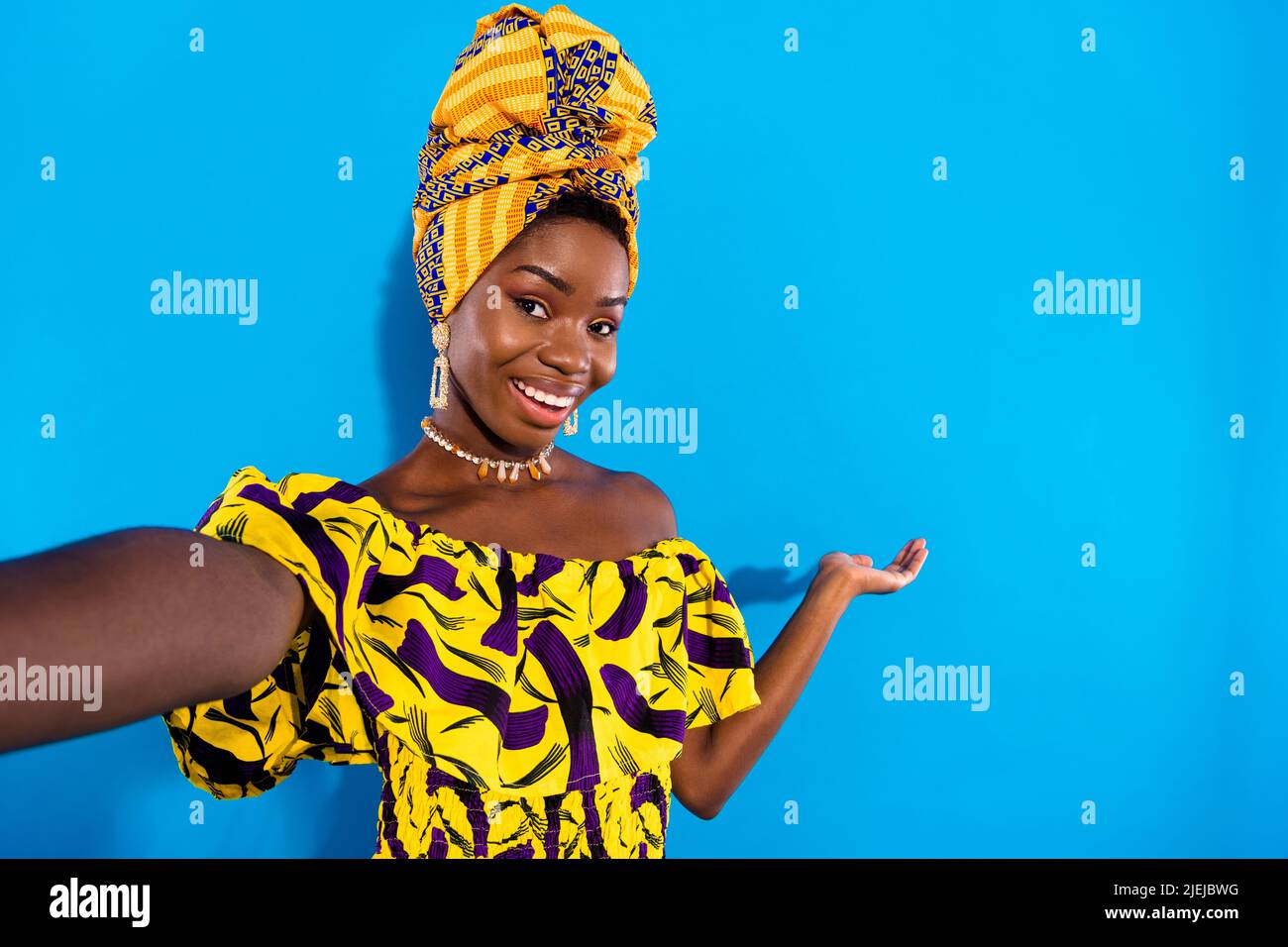 Photo of young pretty cheerful smiling african woman in traditional ...