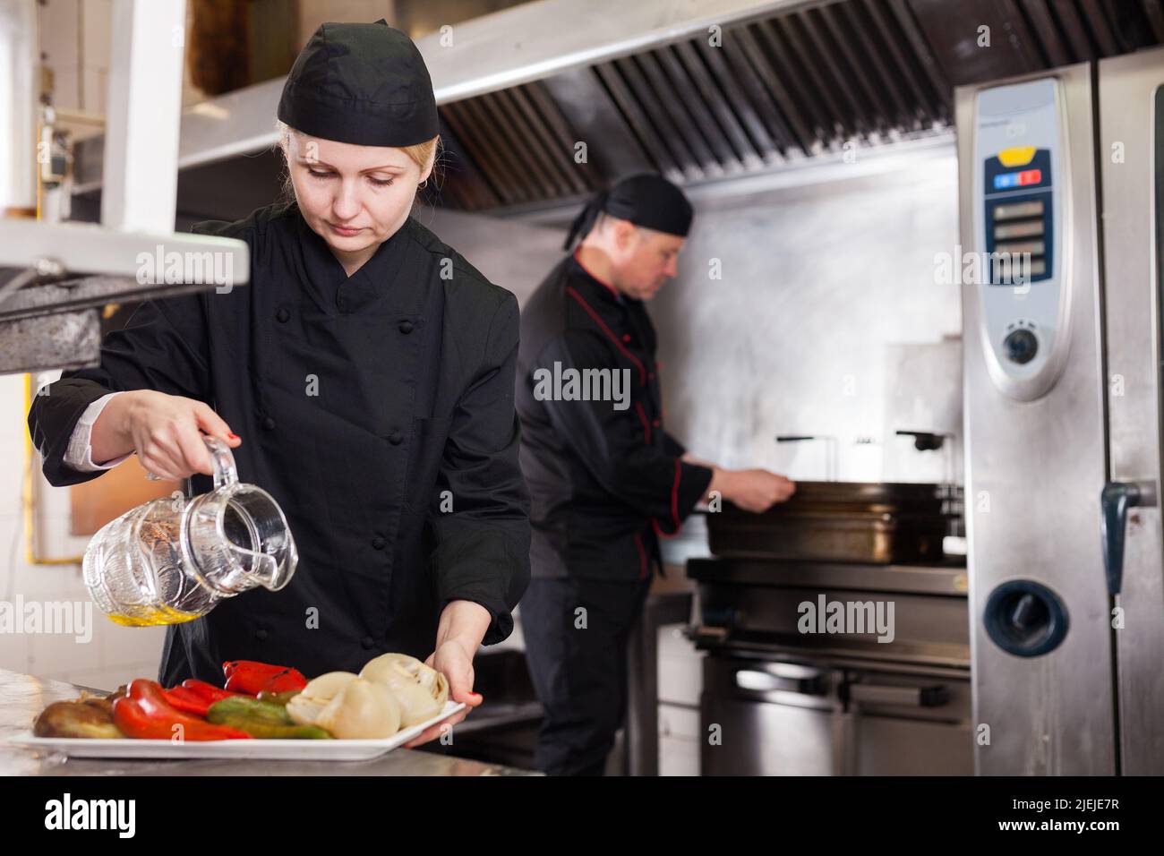 Female cook working in restaurant kitchen Stock Photo - Alamy